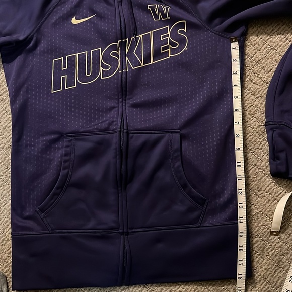 UW Huskies Women’s Nike Hoodie - Picture 9 of 9